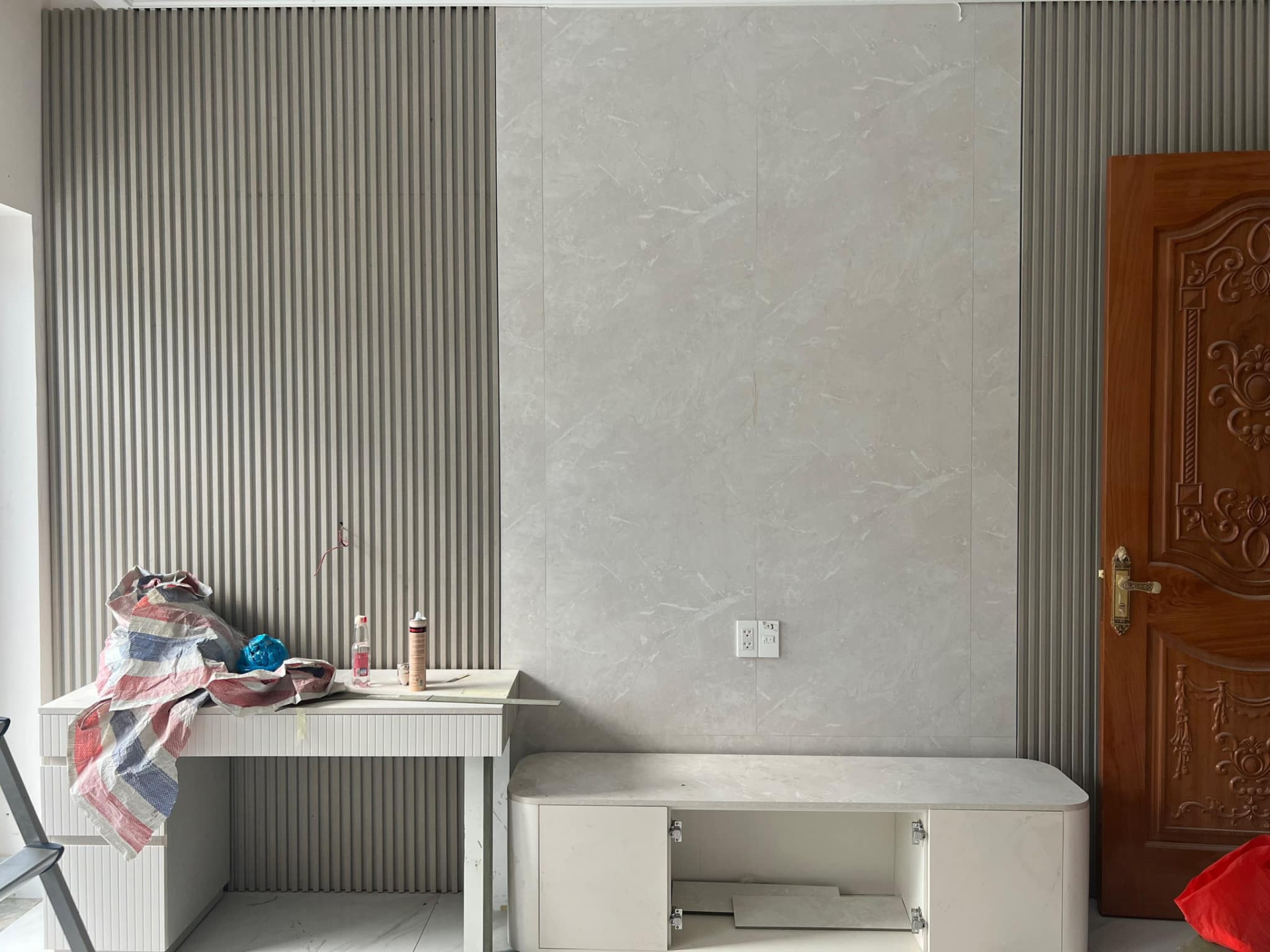 Hướng Dẫn Chi Tiết Quy Trình Thi Công Lam Sóng Nhựa Nano Đẹp Chuẩn Kỹ Thuật (Từ A đến Z)